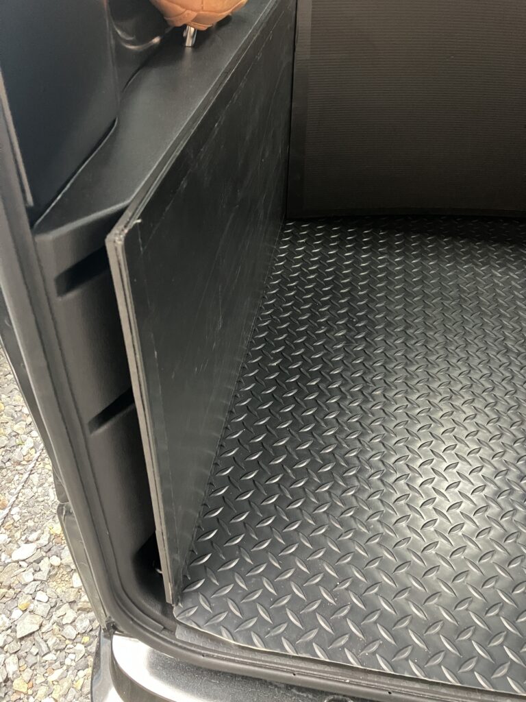 アトレーS710V 荷室左側面 プラダン 養生板 端 発泡ゴムの厚み